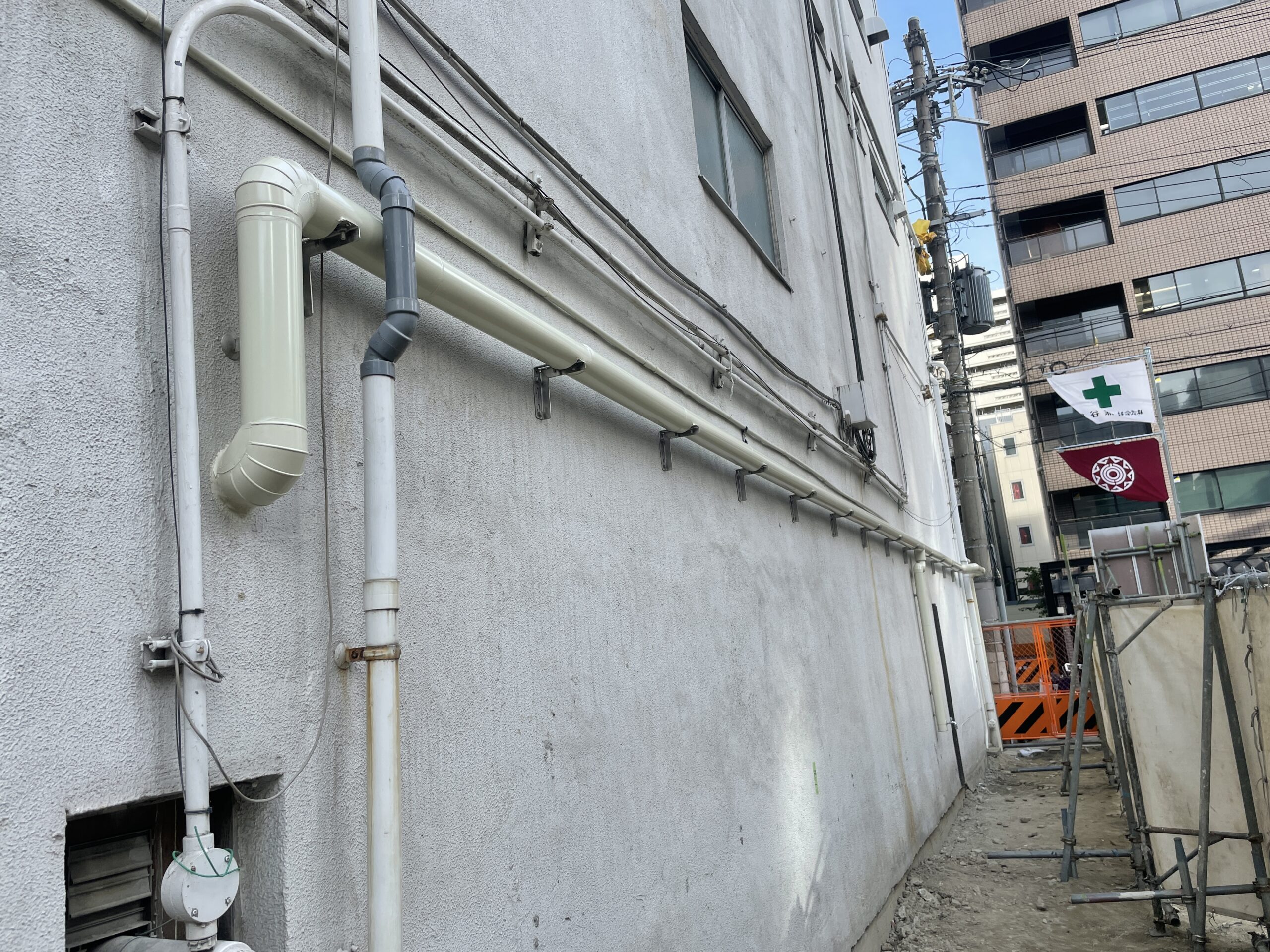 大阪市天王寺区　テナントビルの給水管ラッキング工事