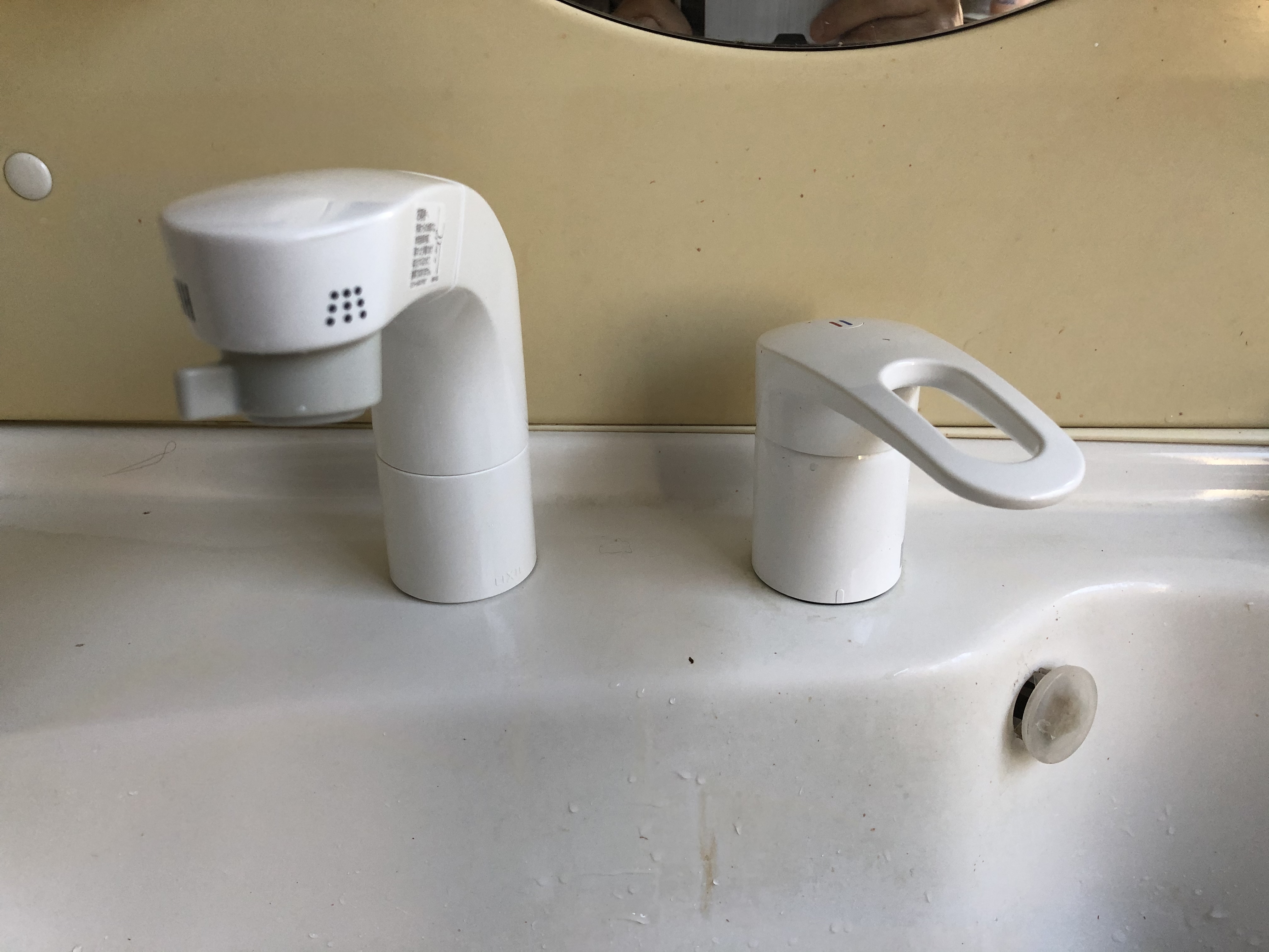 大阪市阿倍野区　賃貸マンションの洗面水栓取替工事