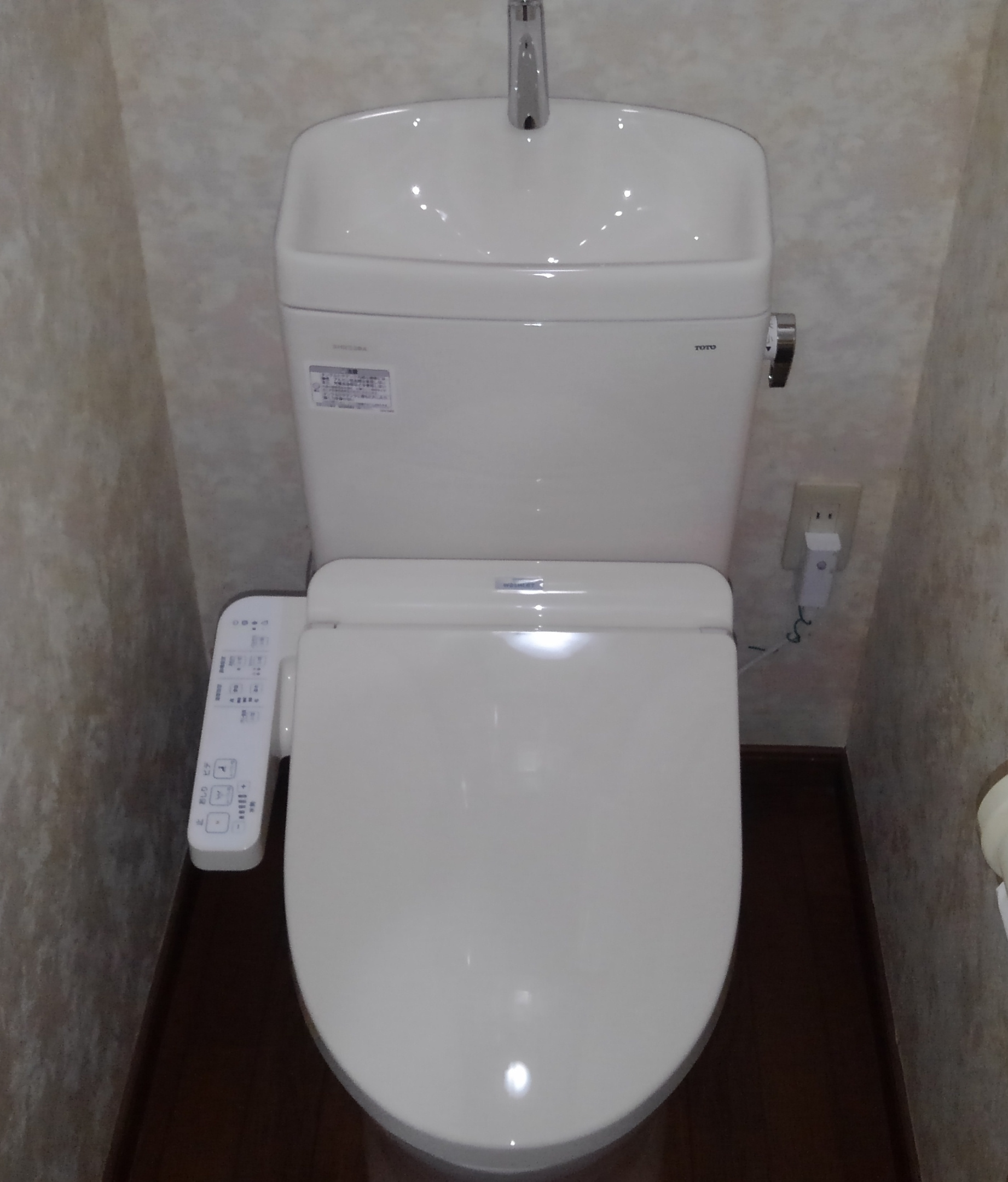 大阪市生野区　戸建て住宅の洋式トイレ取替リフォーム工事　TOTOピュアレストQR