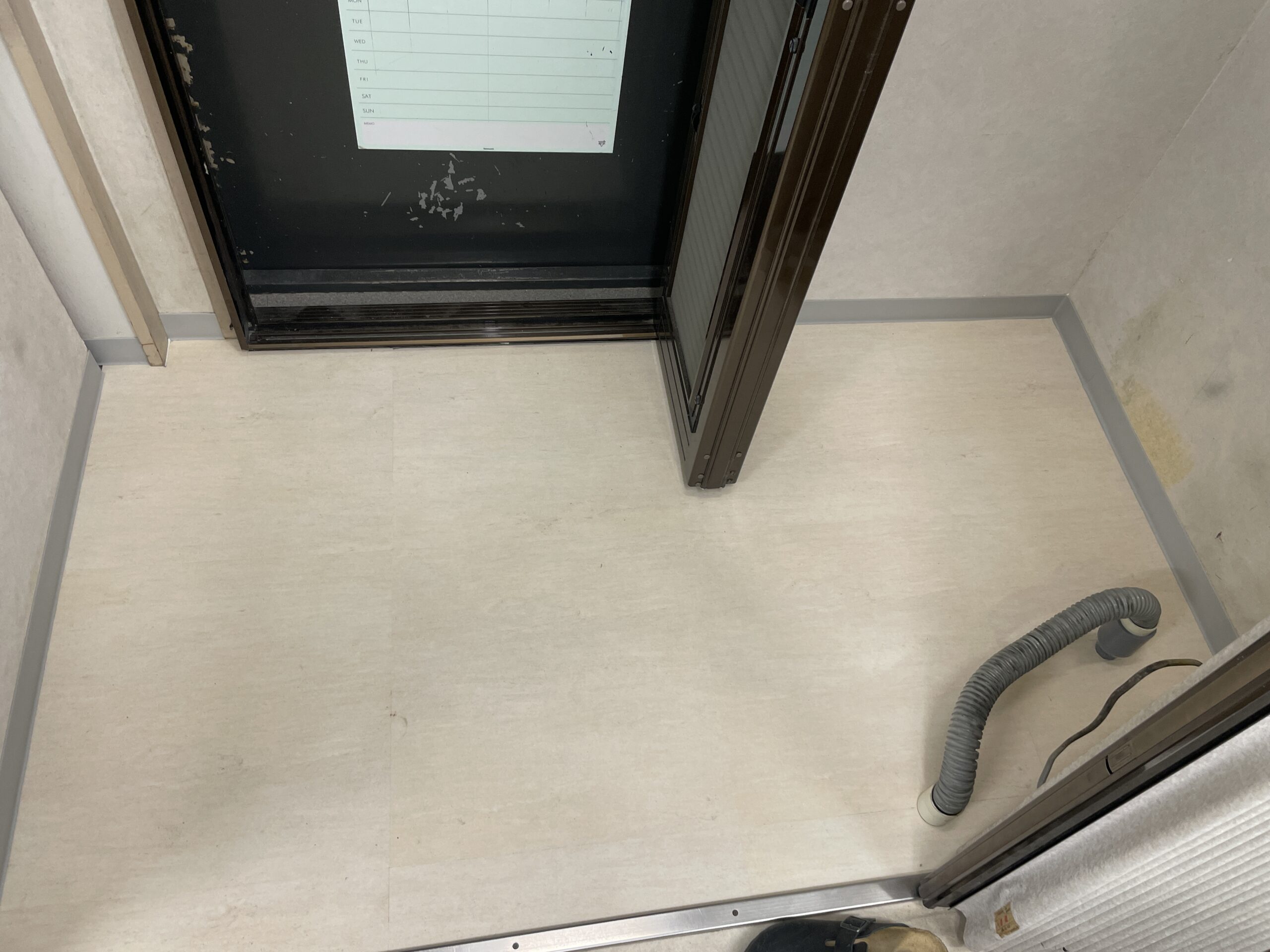 大阪市阿倍野区　事務所の床貼替リフォーム工事