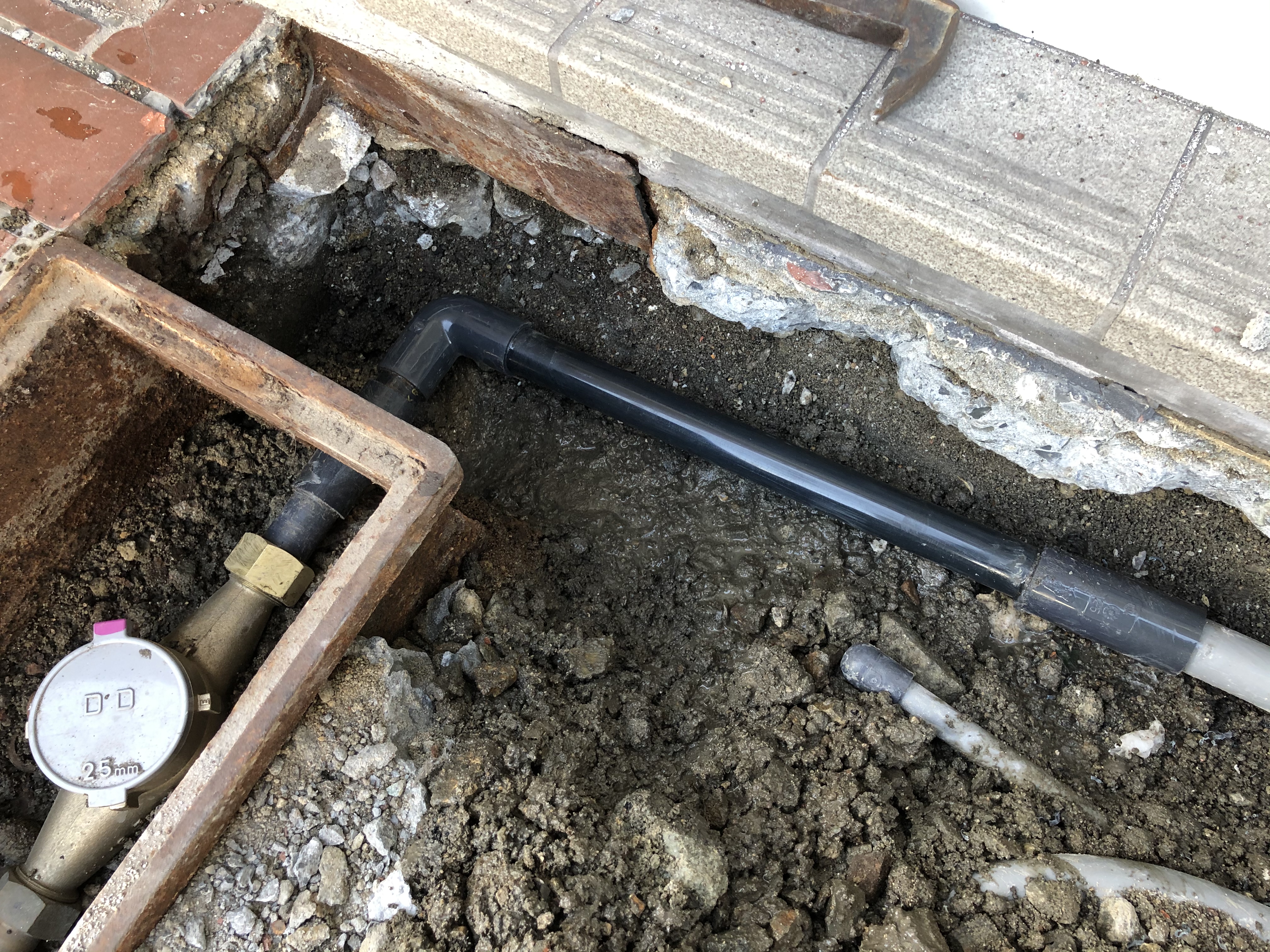 大阪市天王寺区　店舗の散水栓の鉛管撤去工事