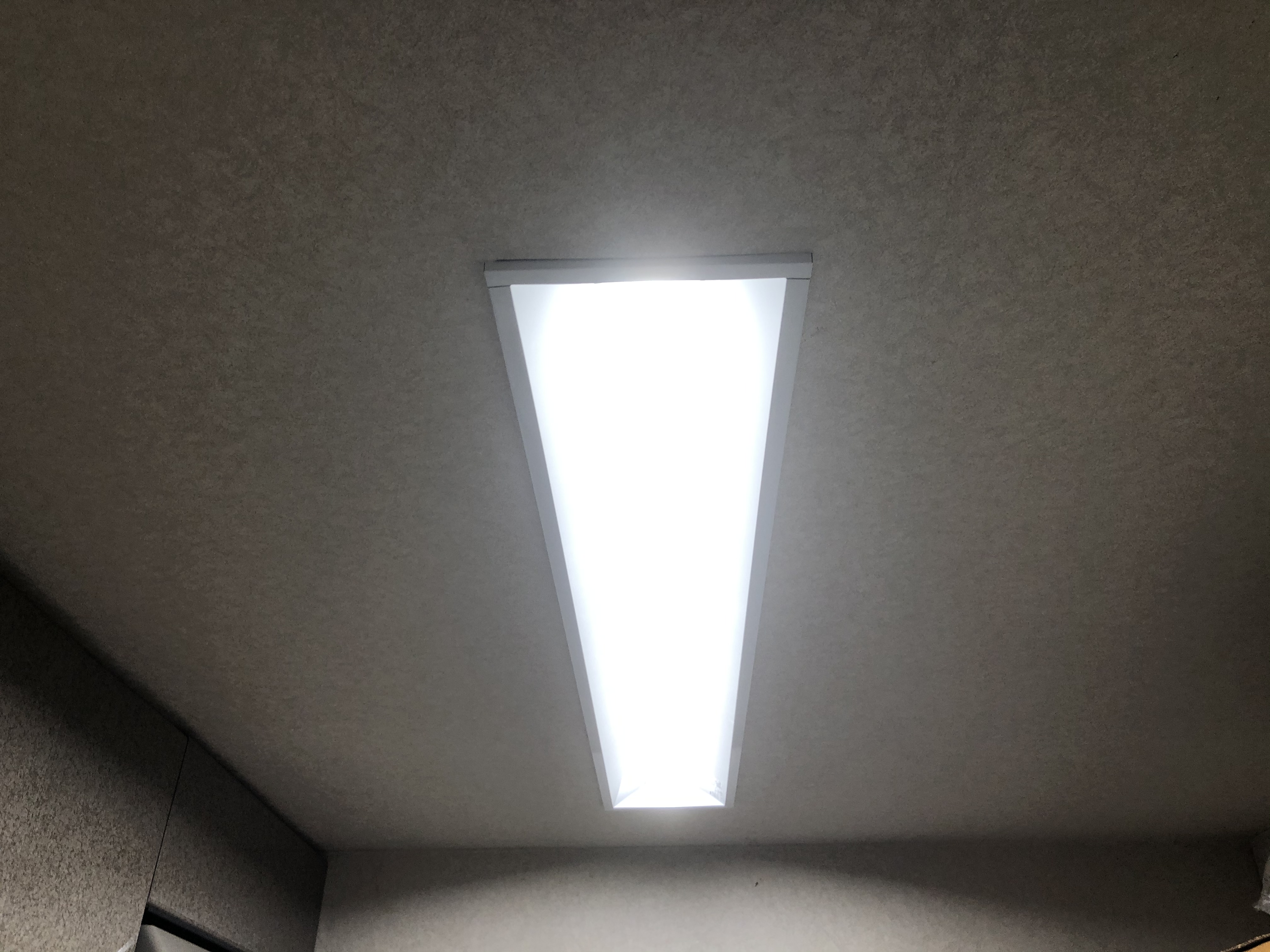 大阪市阿倍野区　分譲マンションのキッチン照明取替リフォーム工事　蛍光灯からLEDに取替