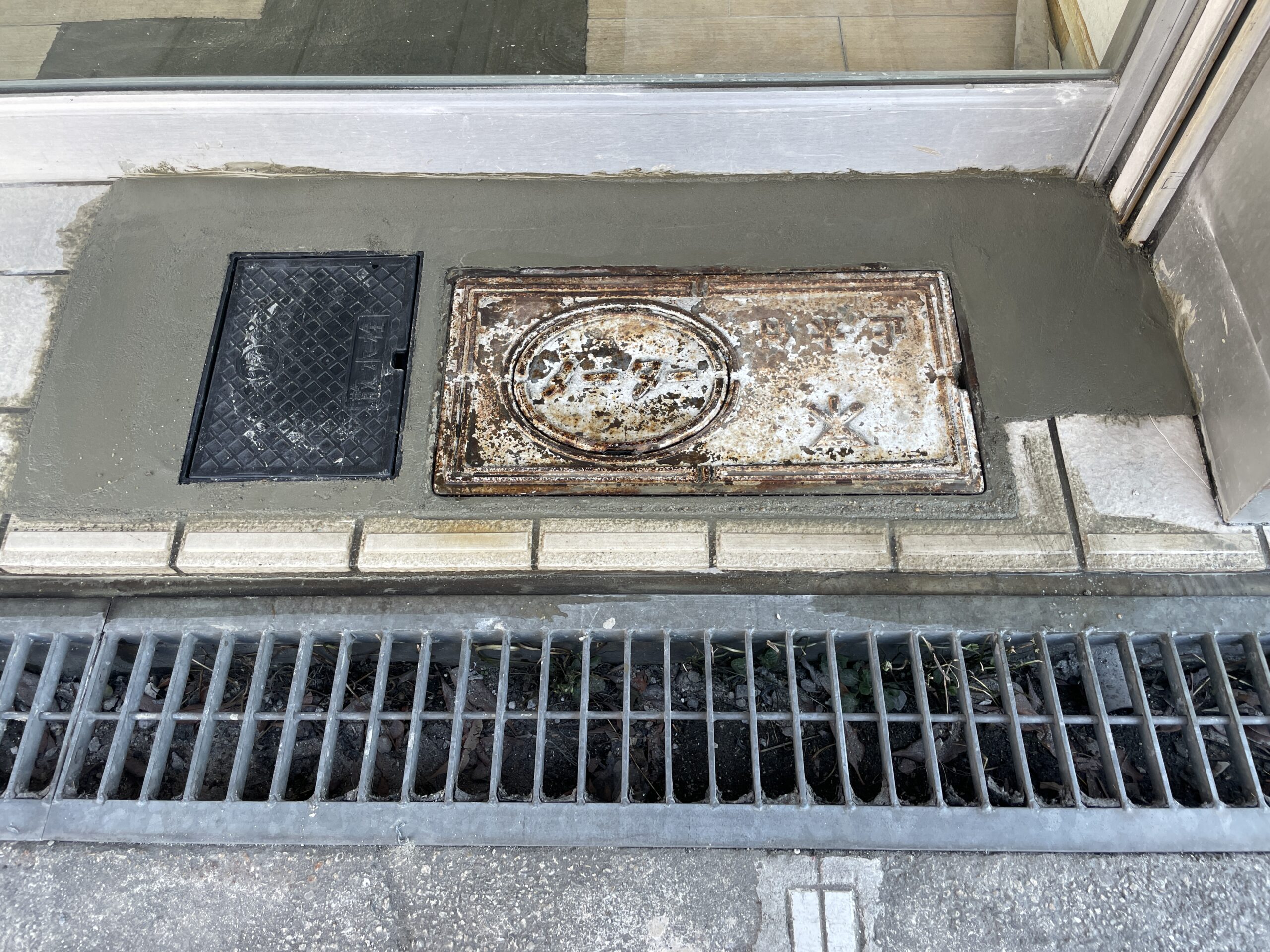 大阪市天王寺区　店舗の水漏れ修理工事　鉛管撤去