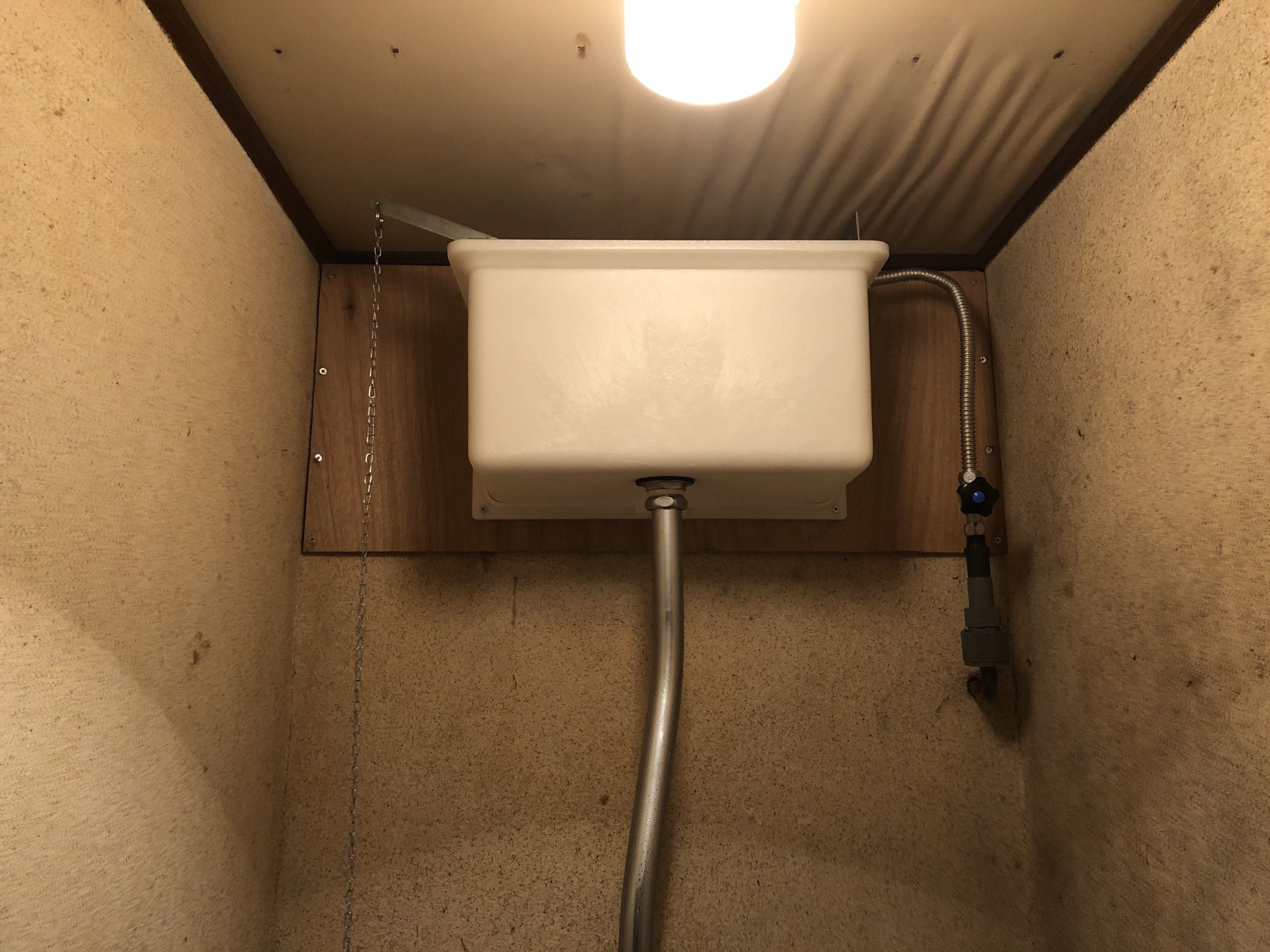 大阪市阿倍野区　戸建て住宅の和式トイレのハイタンク取替リフォーム工事