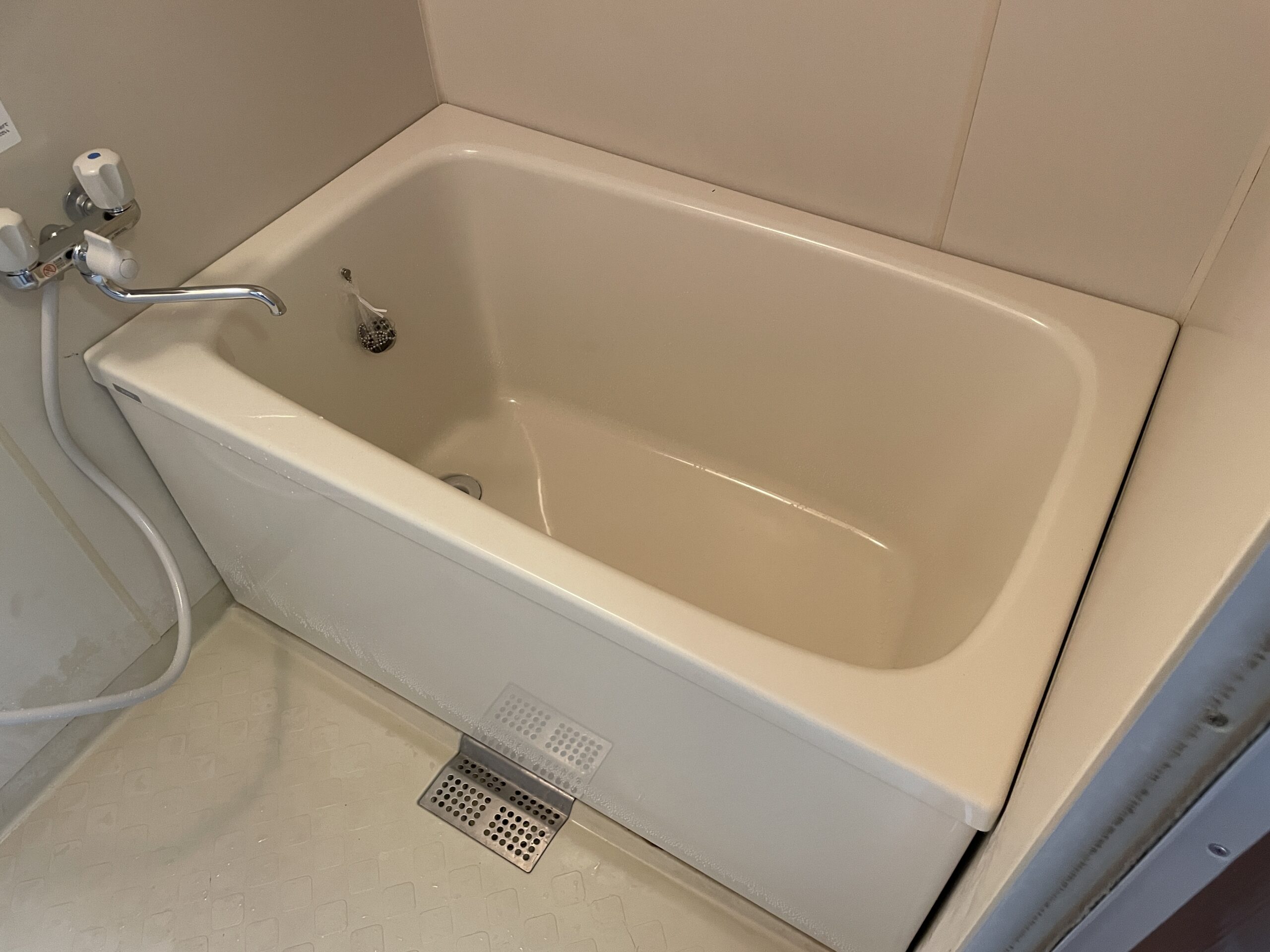 大阪市天王寺区　マンションの浴室改修工事　ＴＯＴＯ　ポリ浴槽　Ｐ１５３Ｌ