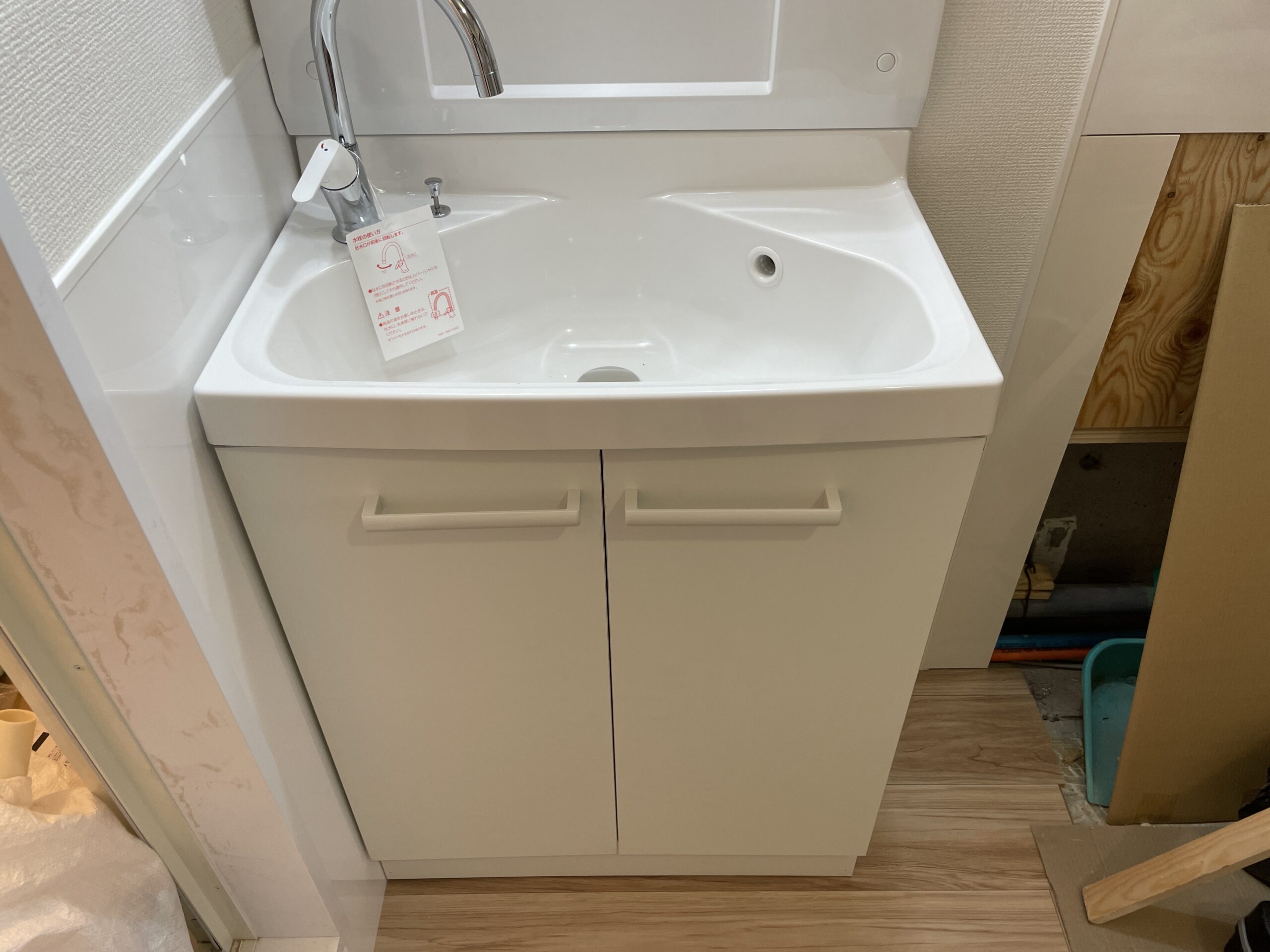 大阪市浪速区　マンションのフルリフォーム工事④　洗面台設置・器具接続