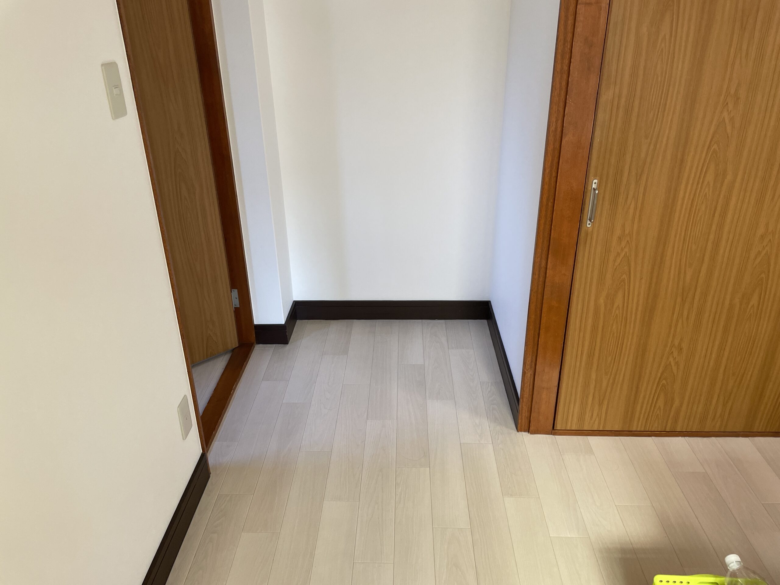 大阪市天王寺区　戸建て住宅の内装リフォーム工事　床材は５ミリの分厚いものを使用