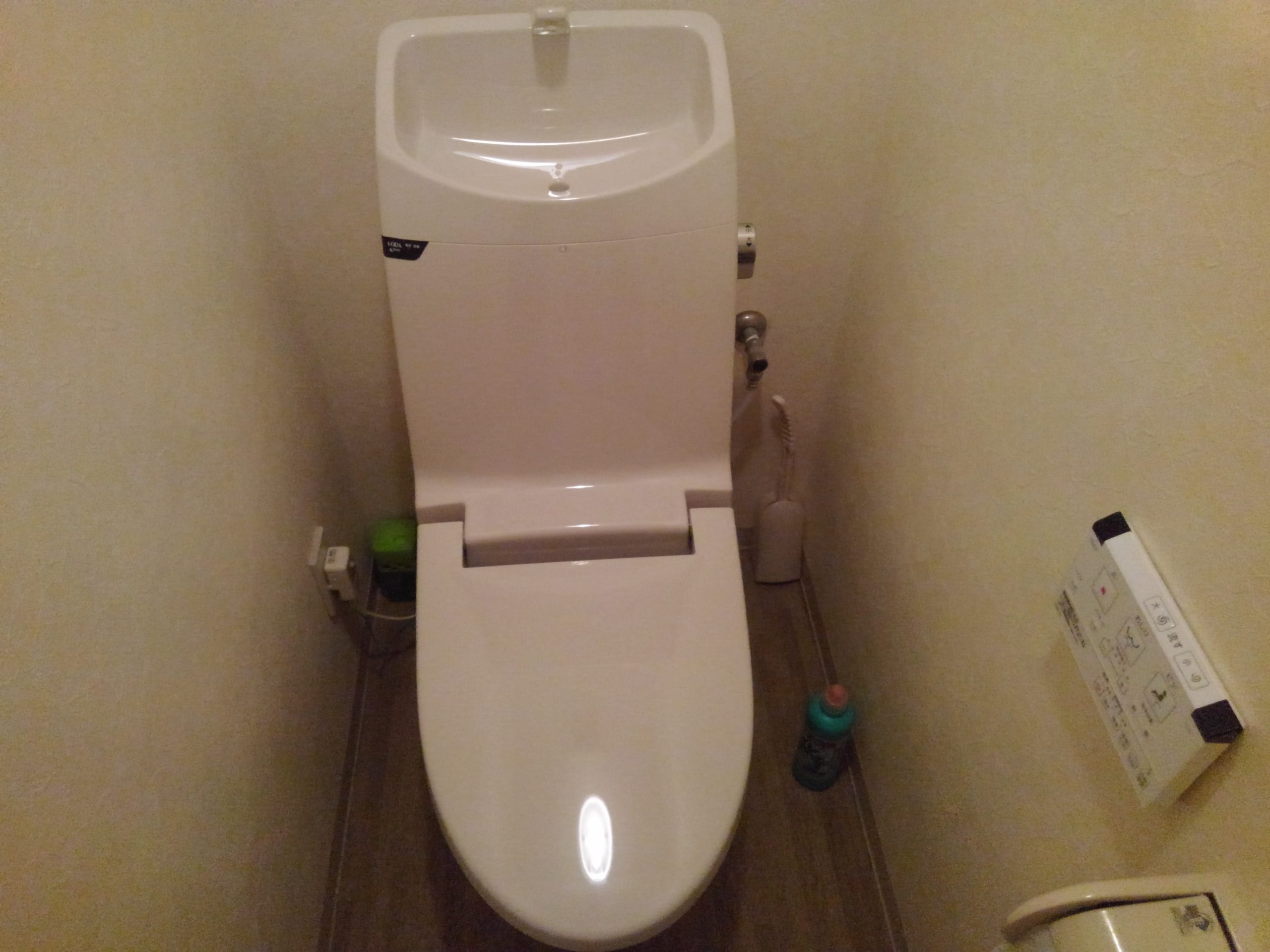大阪市天王寺区　マンションの一体型洋式トイレ取替リフォーム工事　本体機能部のみ取替