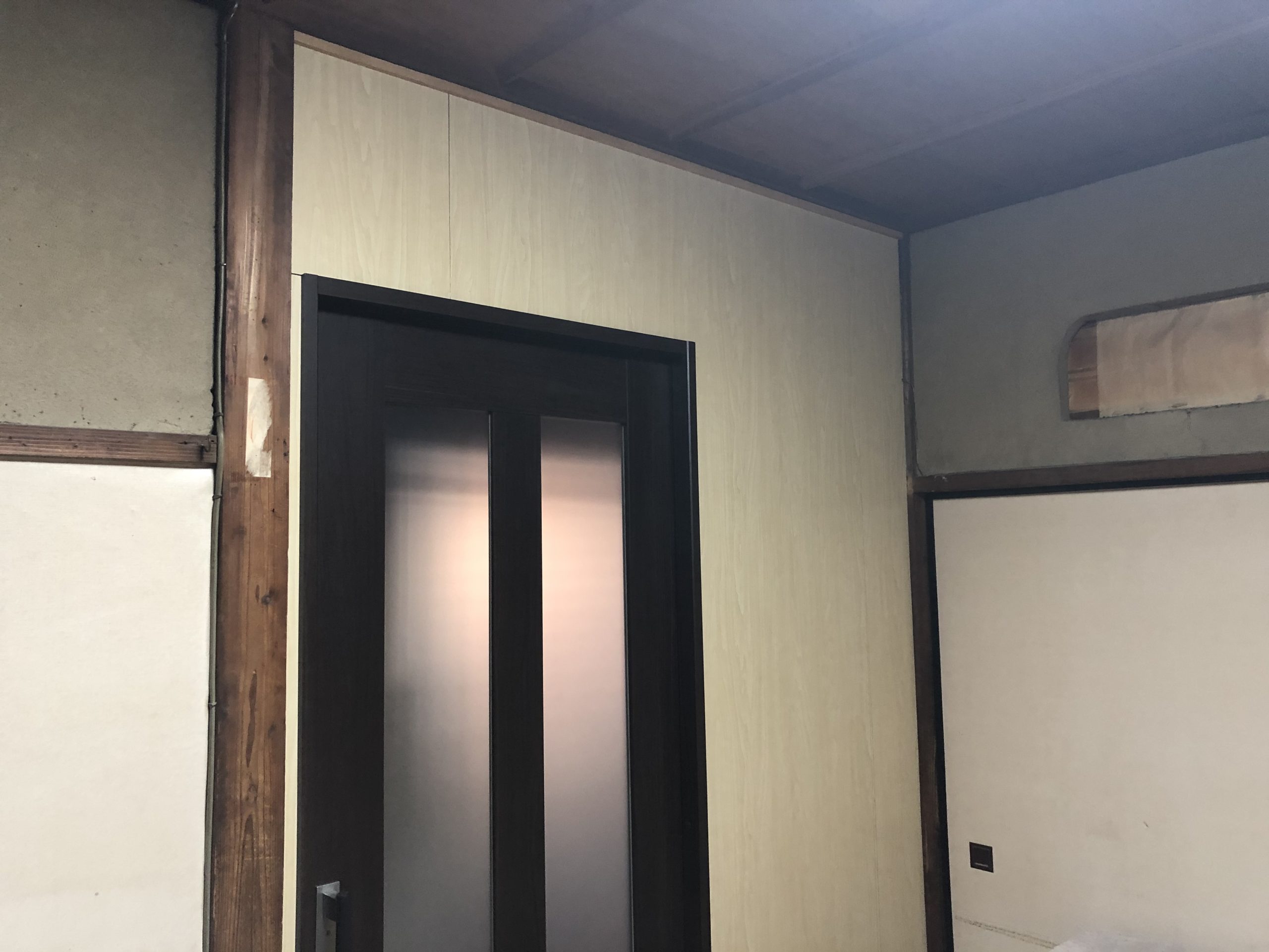 堺市西区　戸建て住宅の引き違い戸から、片引き戸へのリフォーム工事