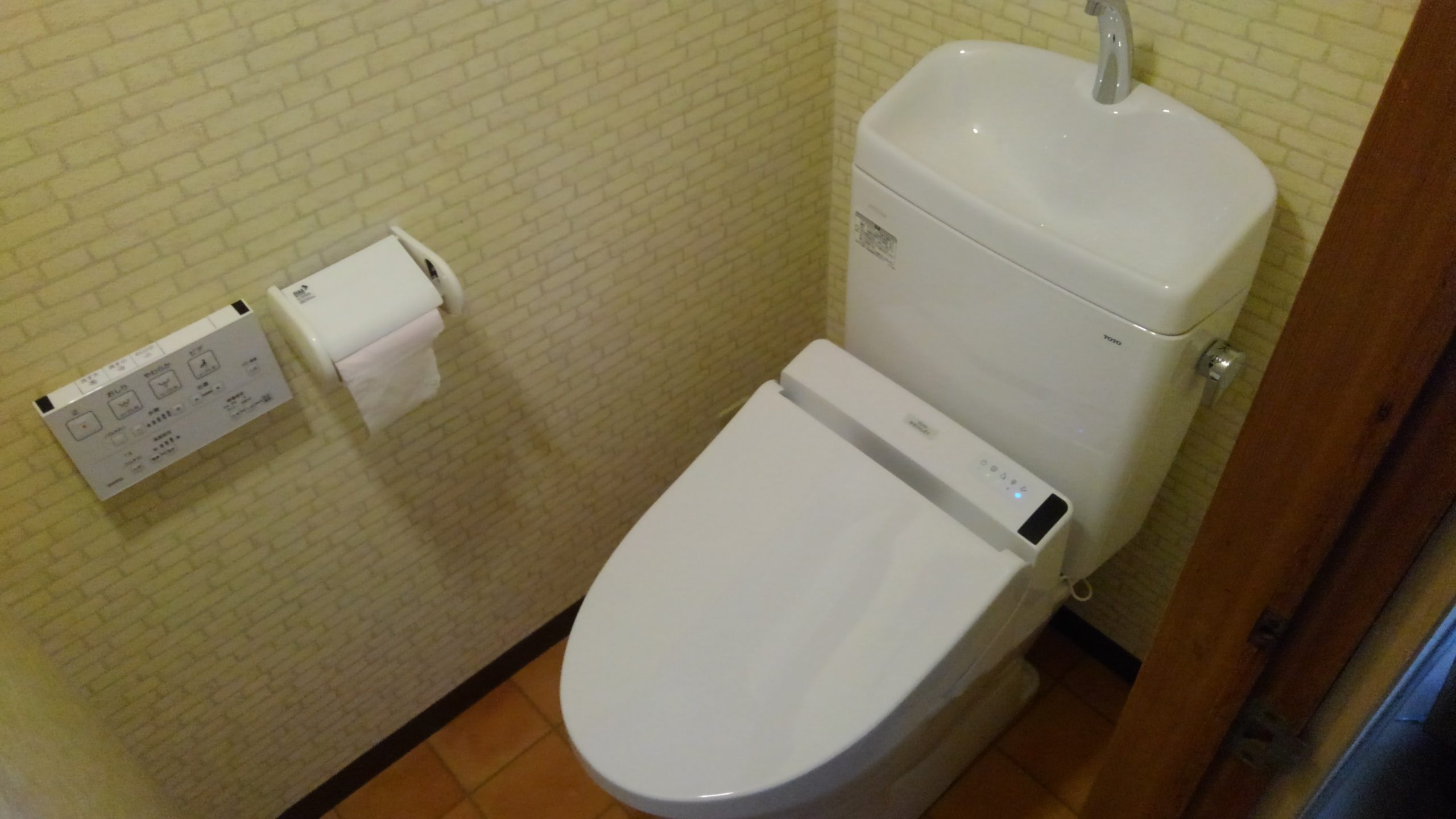 大阪府松原市　戸建て住宅のトイレ取替リフォーム工事　TOTOピュアレストQR