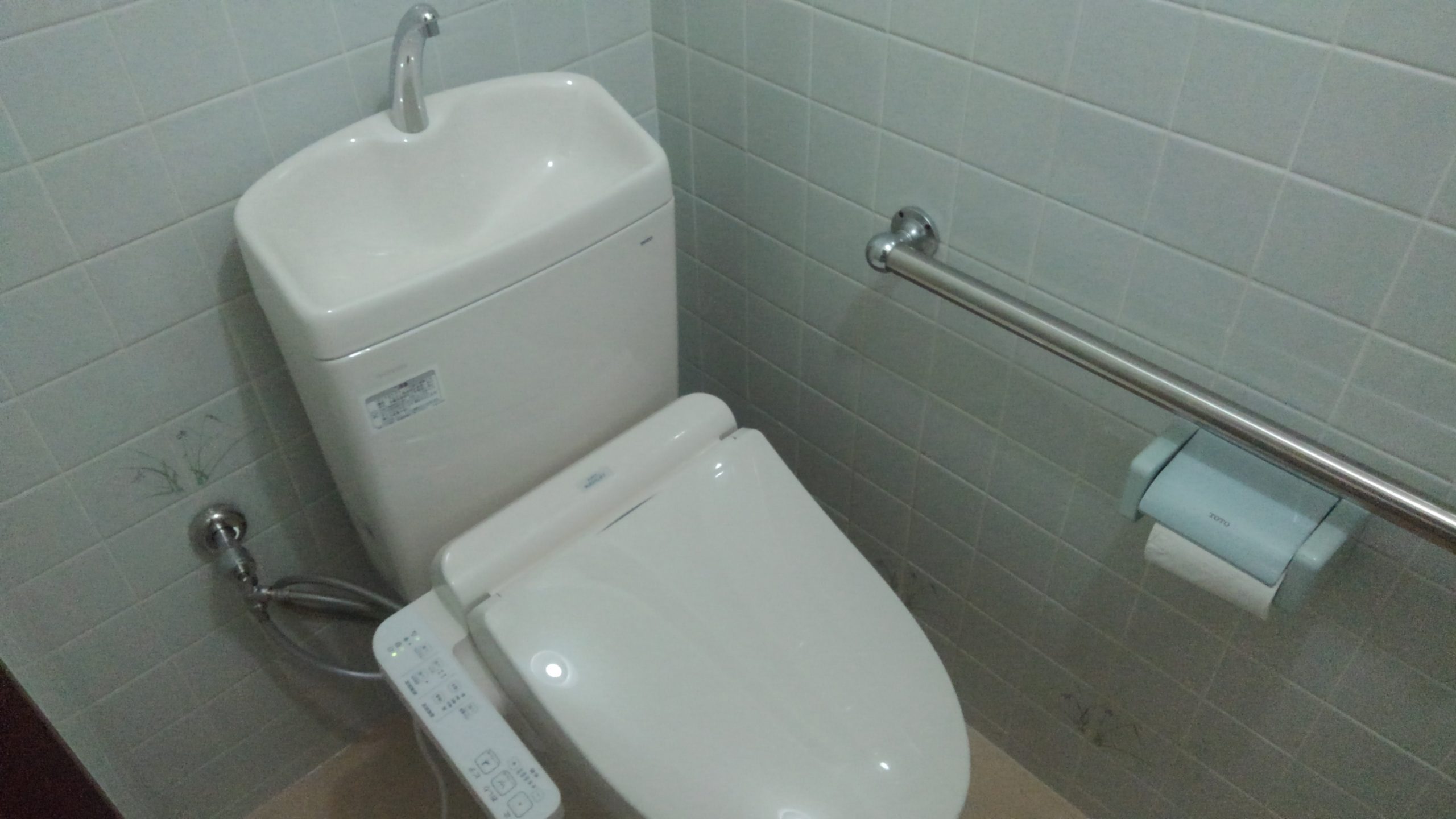 大阪市天王寺区　戸建て住宅のトイレ取替リフォーム工事　タイルからクッションフロアに変えました