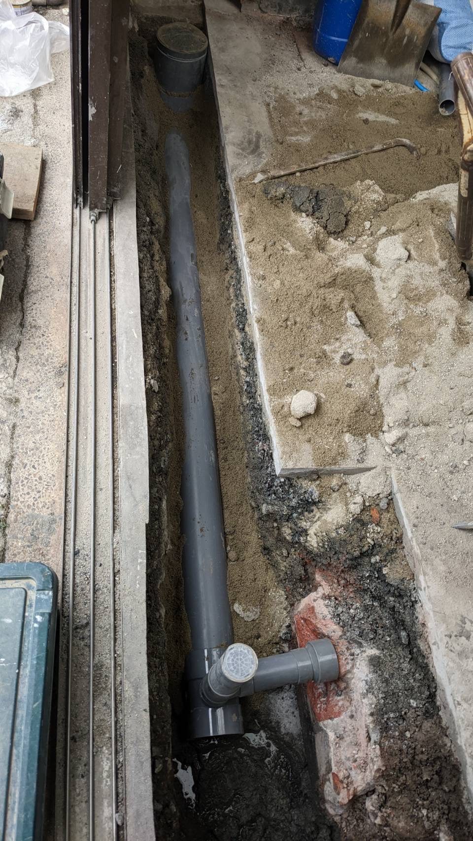 大阪市天王寺区　戸建て住宅の下水管詰まり解消工事　雑排配管から異臭が。