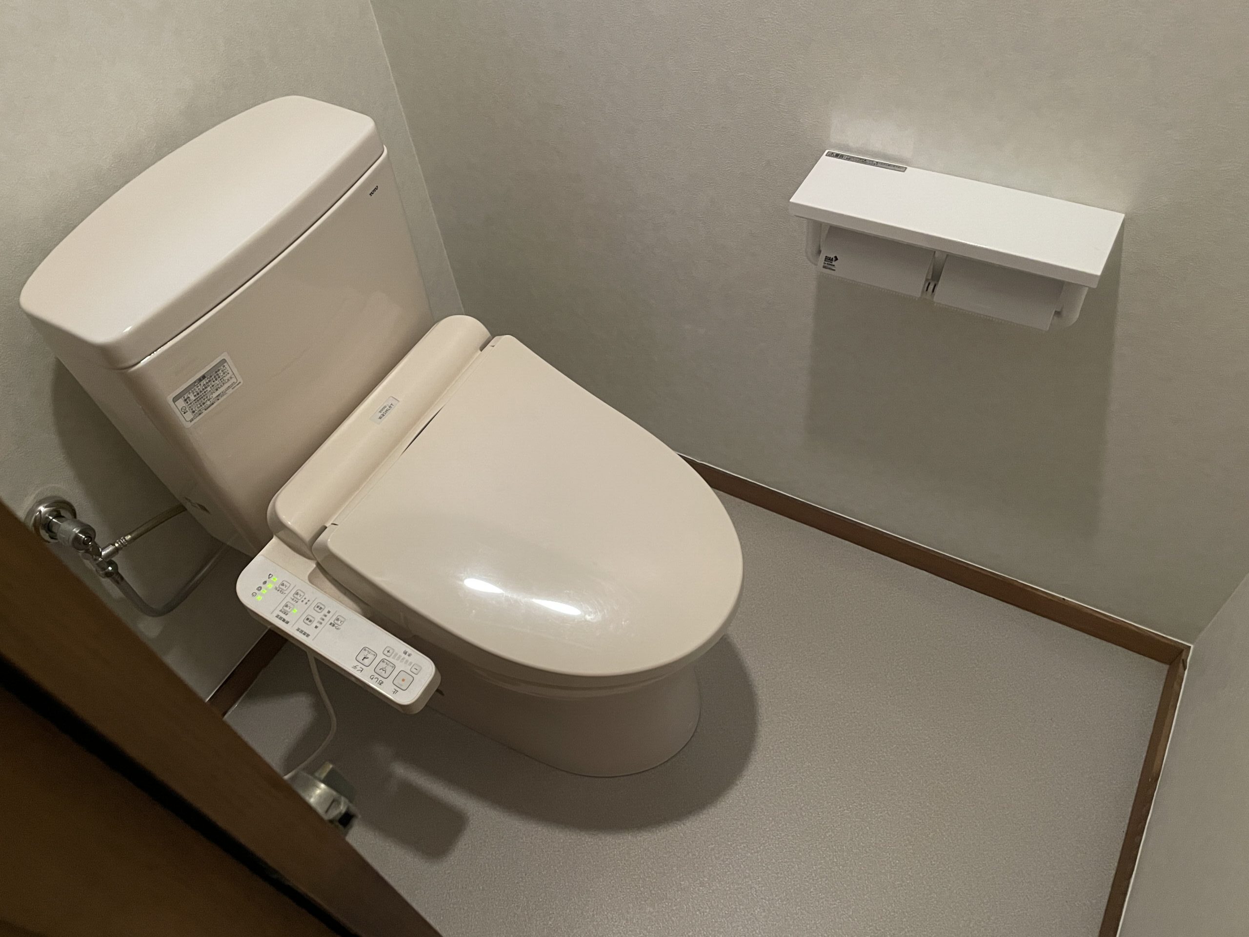 大阪市天王寺区　戸建て住宅のトイレリフォーム工事　節水型トイレ