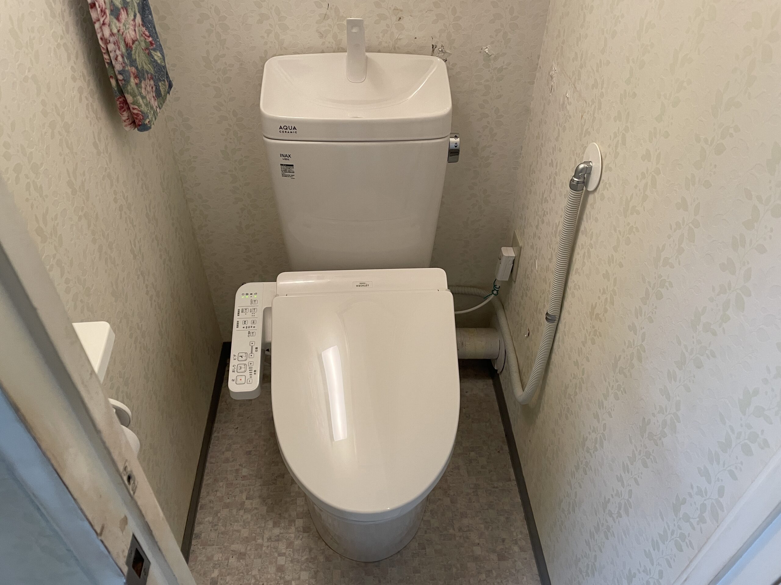 大阪市天王寺区　分譲マンションのトイレ取替リフォーム工事　隅付きタンク式から密結タンク式