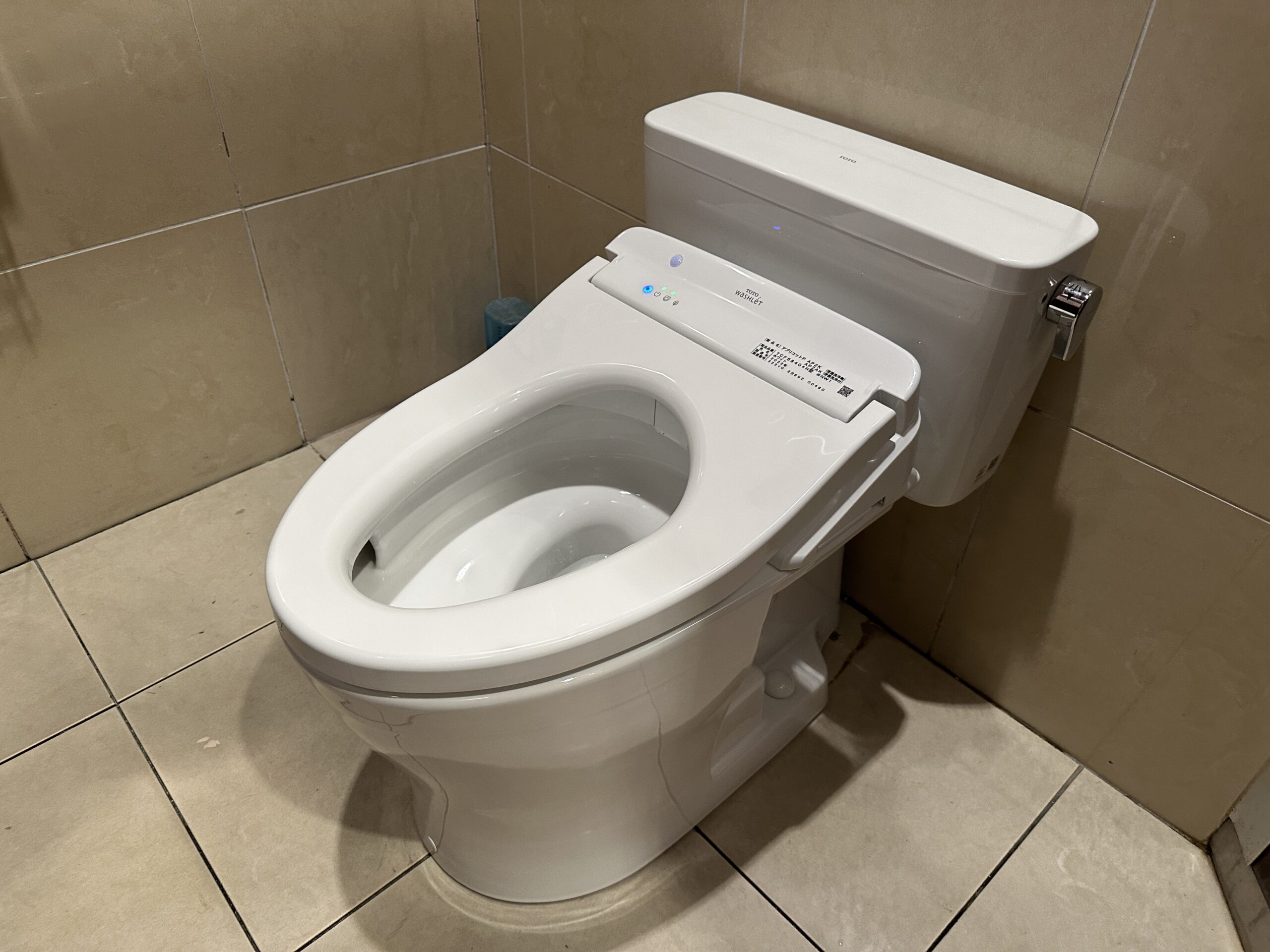 大阪市天王寺区　商業施設のトイレ取替リフォーム工事　便器の蓋なし