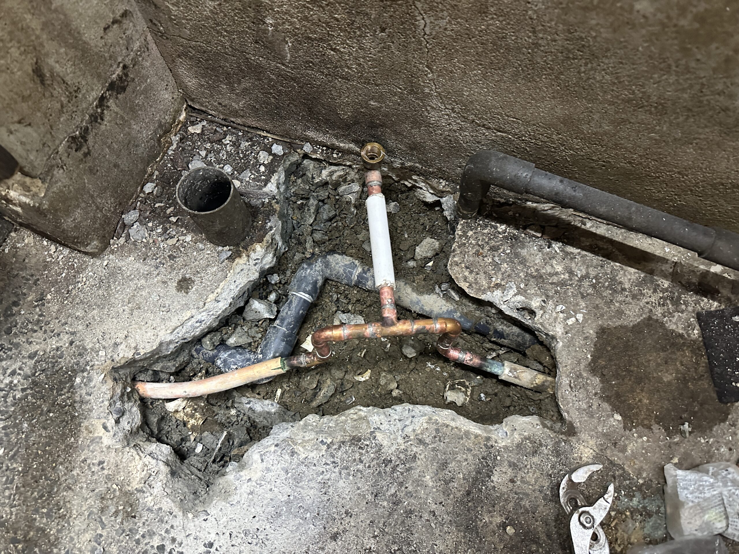 大阪市天王寺区　店舗の給湯配管の水漏れ修理工事