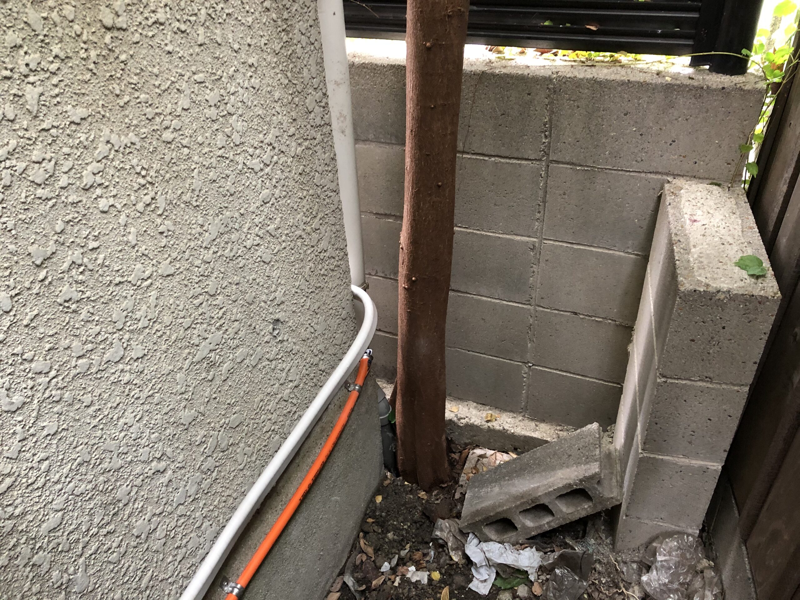 大阪市天王寺区　戸建て住宅の水漏れ修理工事　銅管が破裂
