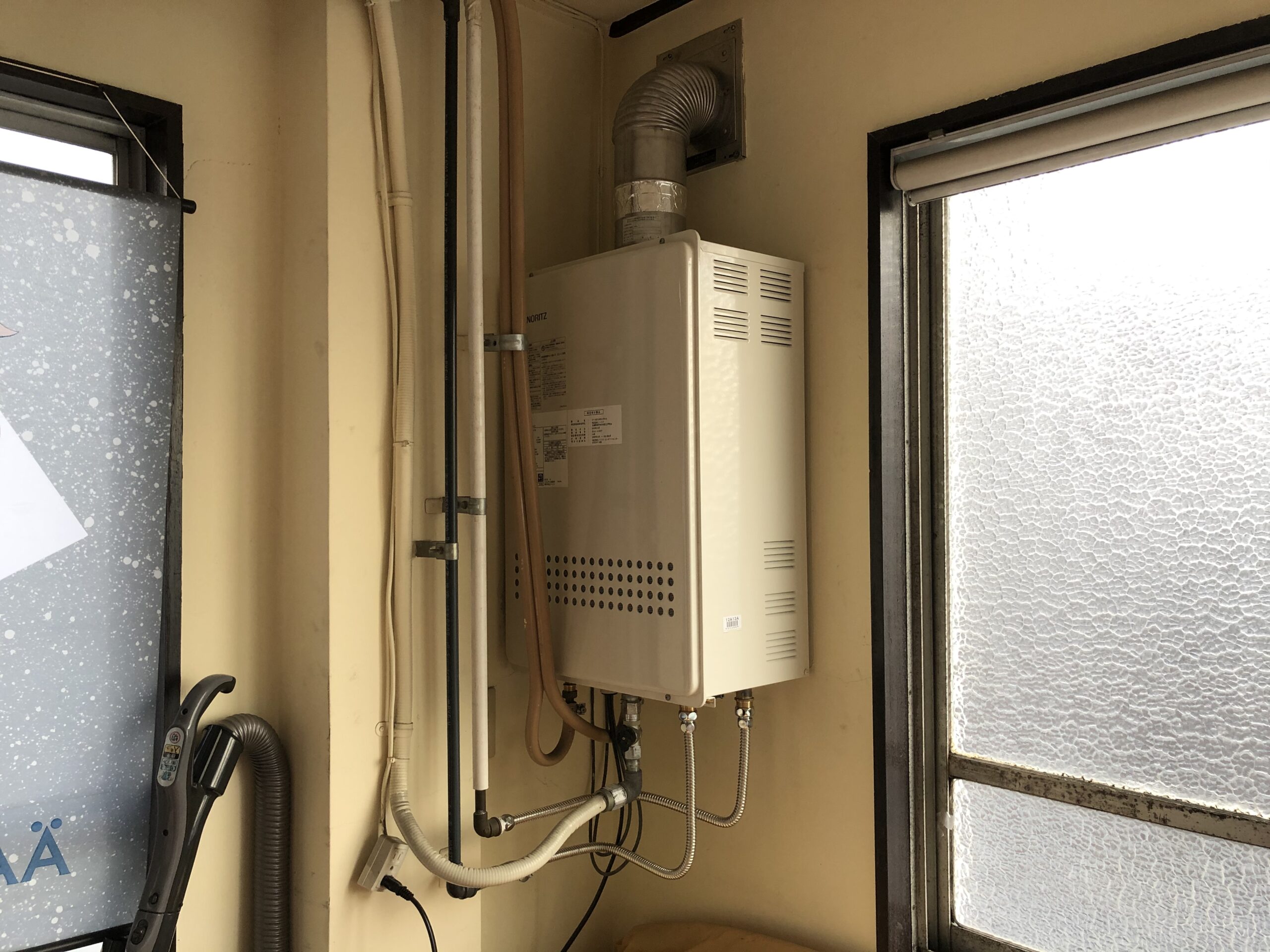 大阪市東住吉区　戸建て住宅の給湯器（湯沸し器）取替リフォーム工事