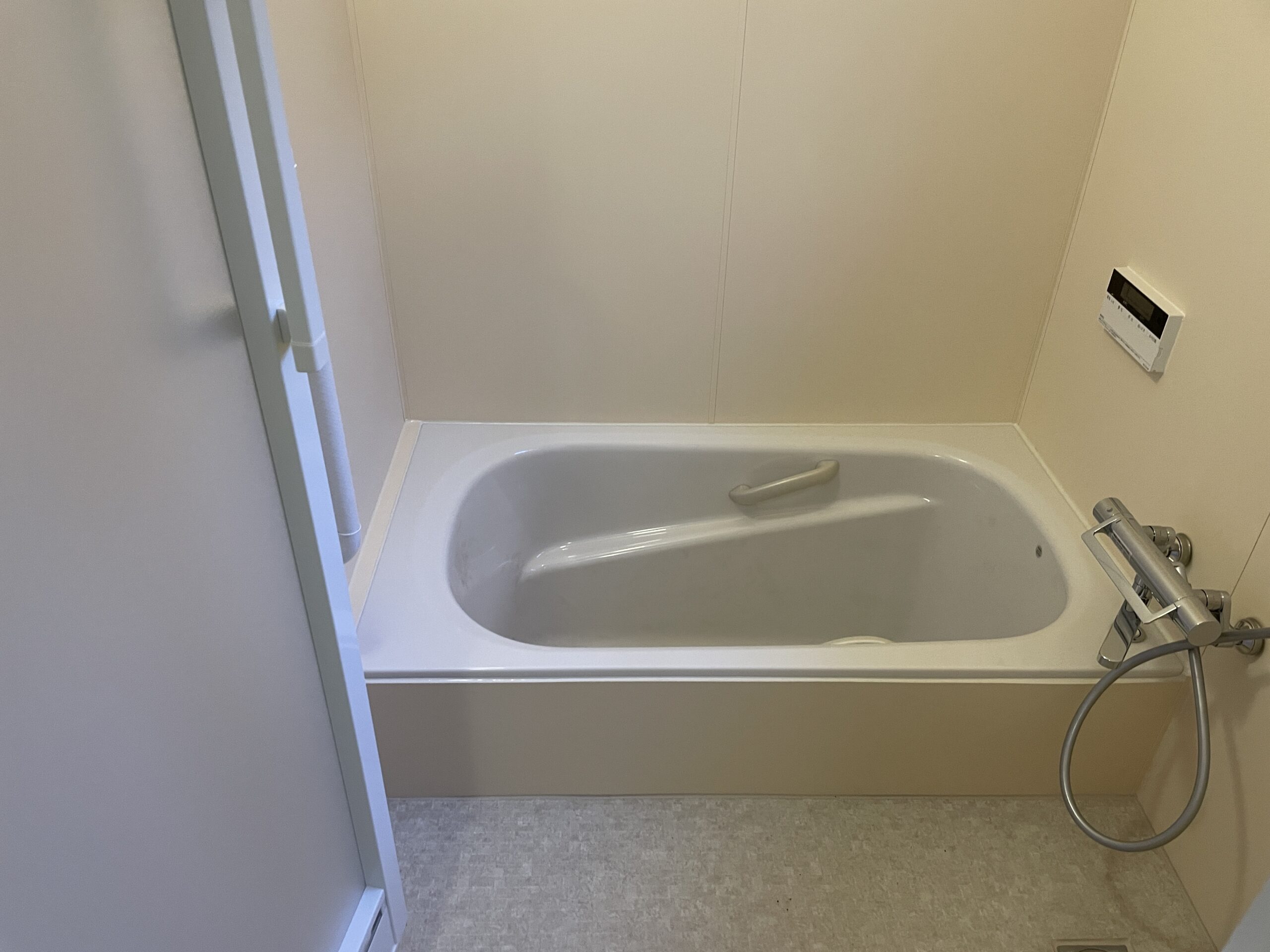 大阪市阿倍野区　戸建て住宅の浴室リフォーム工事　パネル工法