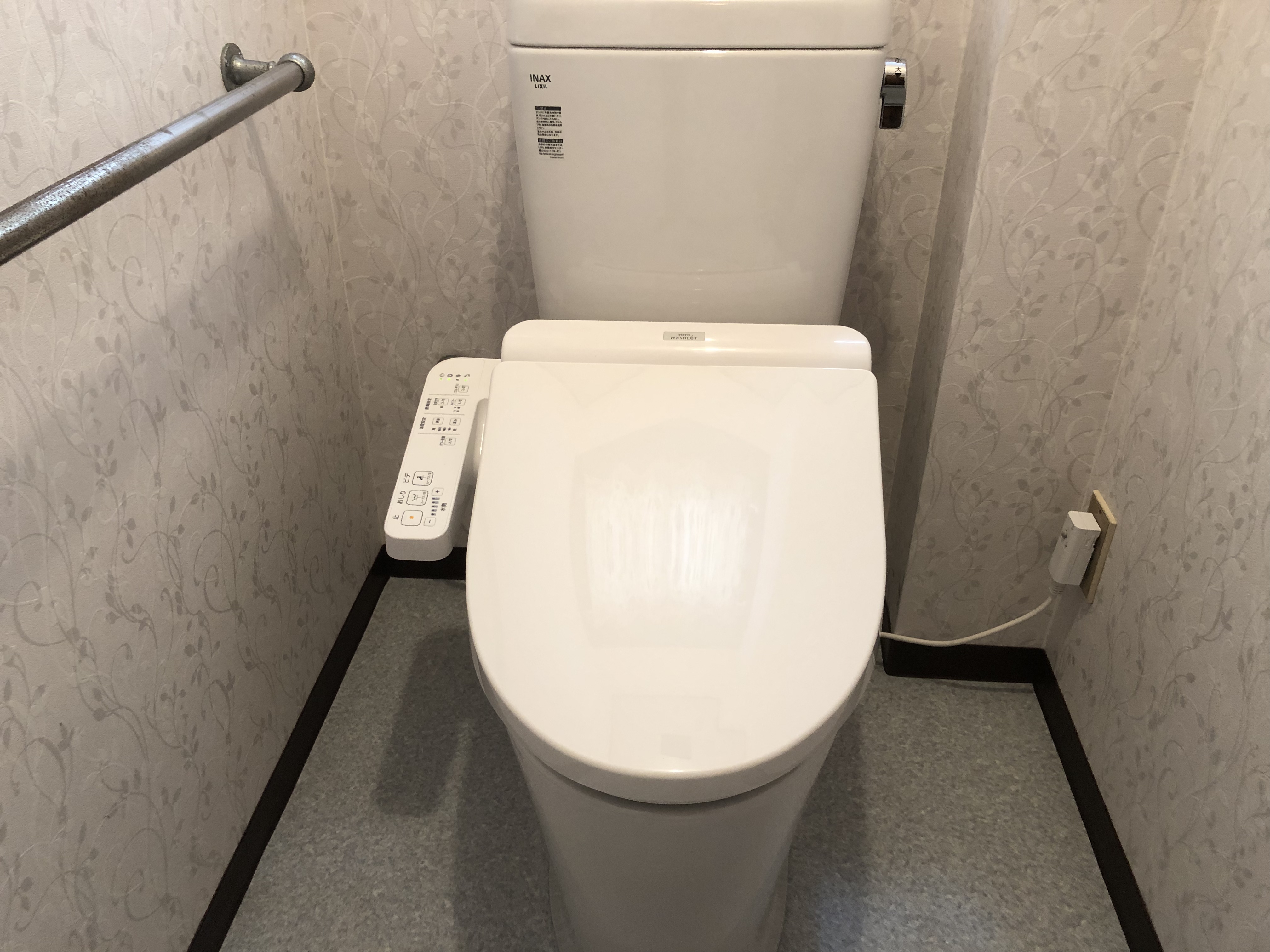 大阪市天王寺区　戸建住宅で洋式トイレとキッチン水栓取替工事